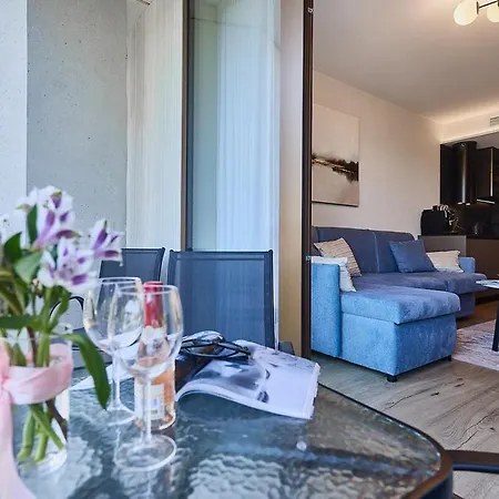 アパート Golden Hour Apartments- Loft H 214 シフィノウイシチェ