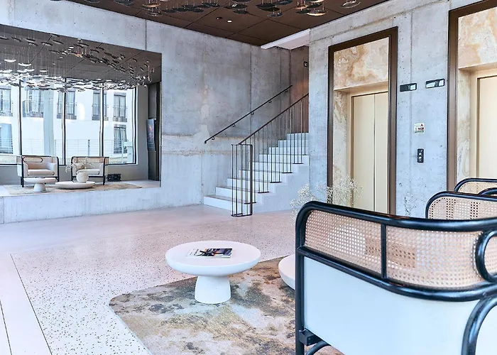 Golden Hour Apartments- Loft H 214 *